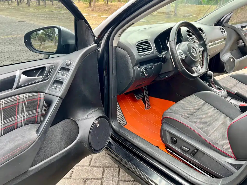 VOLKSWAGEN GOLF GTI 2011