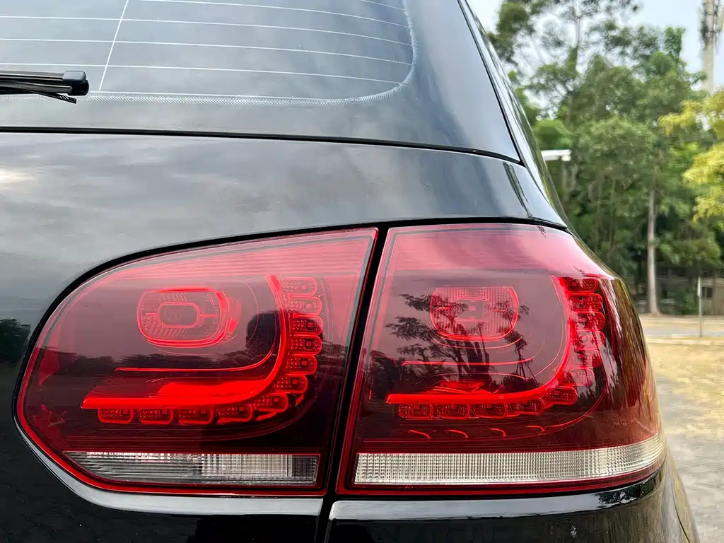 VOLKSWAGEN GOLF GTI 2011