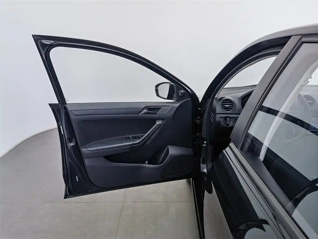 VOLKSWAGEN JETTA 2015