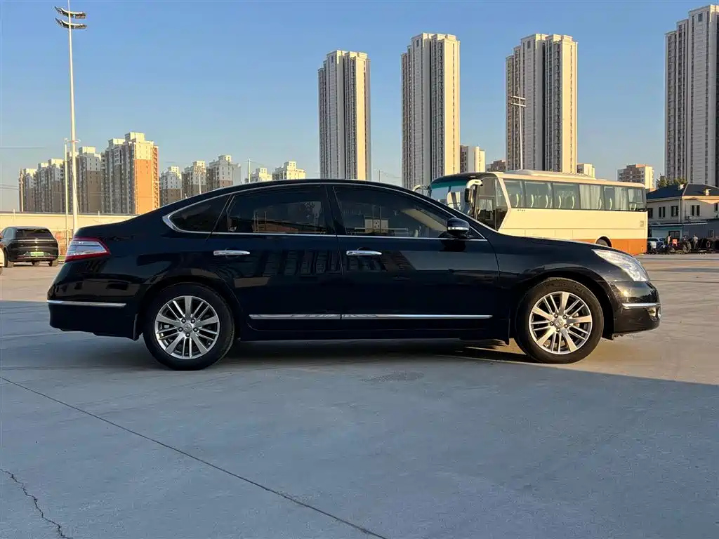 NISSAN TEANA 2011