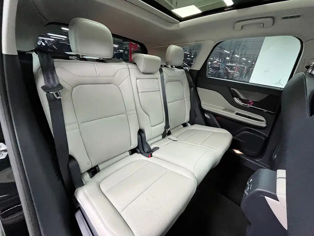 LINCOLN ADVENTURER 2023