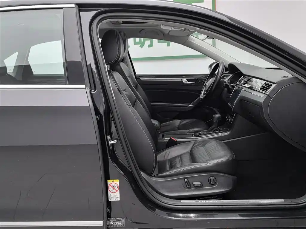 VOLKSWAGEN PASSAT 2016