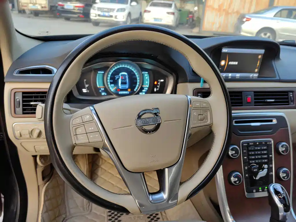 VOLVO S80L 2014