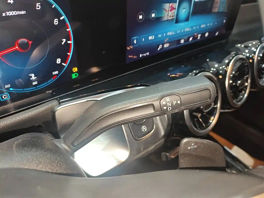 MERCEDES BENZ GLB 2023