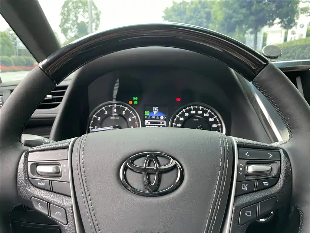 TOYOTA ALPHARD 2018