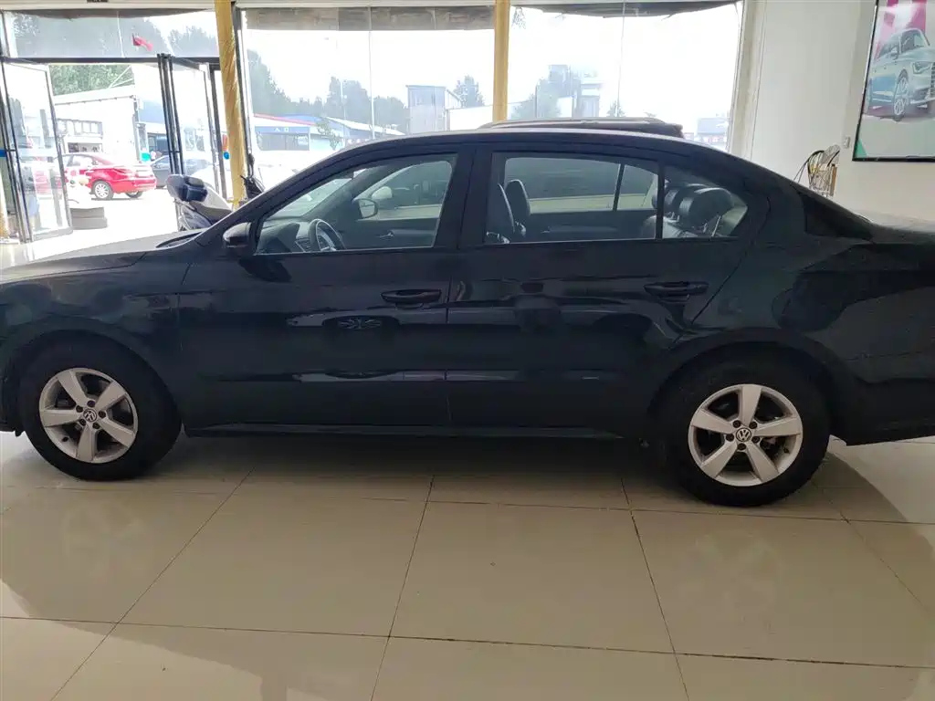 VOLKSWAGEN LAVIDA 2013