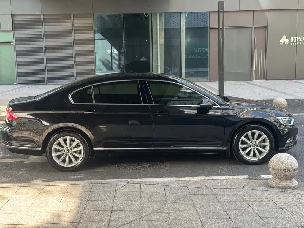 VOLKSWAGEN MAGOTAN 2017