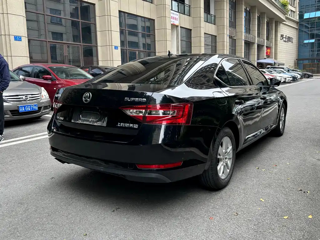 SKODA SUPERB 2019