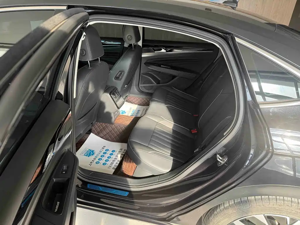 VOLKSWAGEN PASSAT 2022