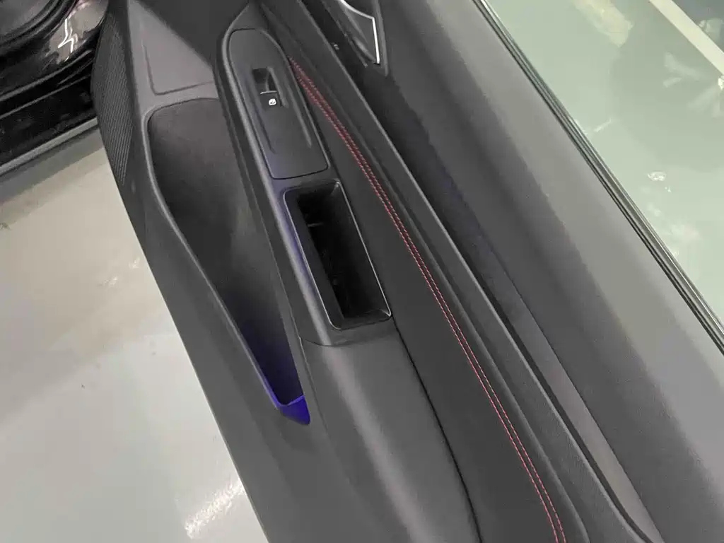 VOLKSWAGEN GOLF GTI 2021