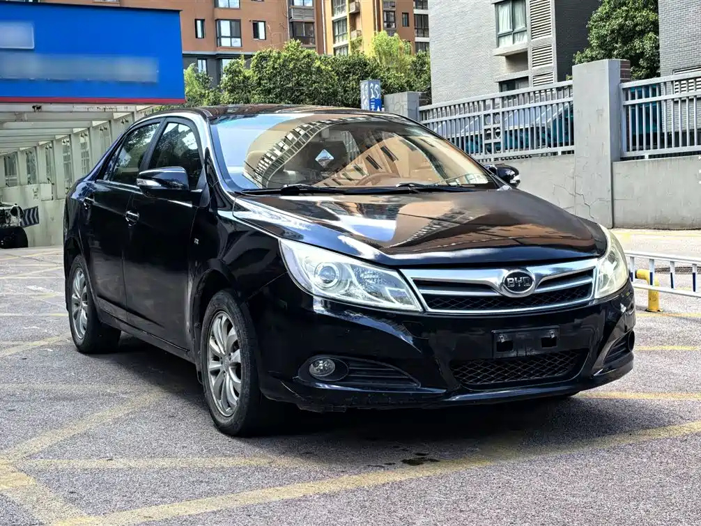 BYD SURUI 2013