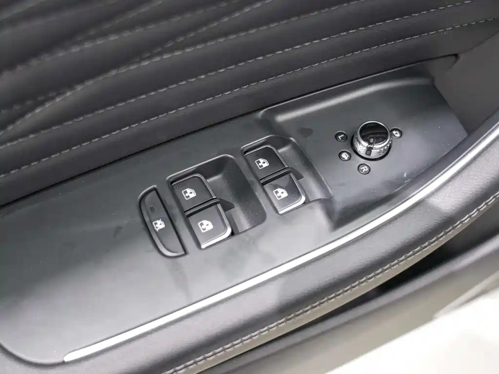 HONGQI HS5 2022