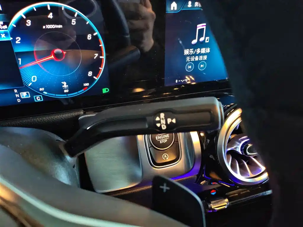 MERCEDES BENZ GLB 2023