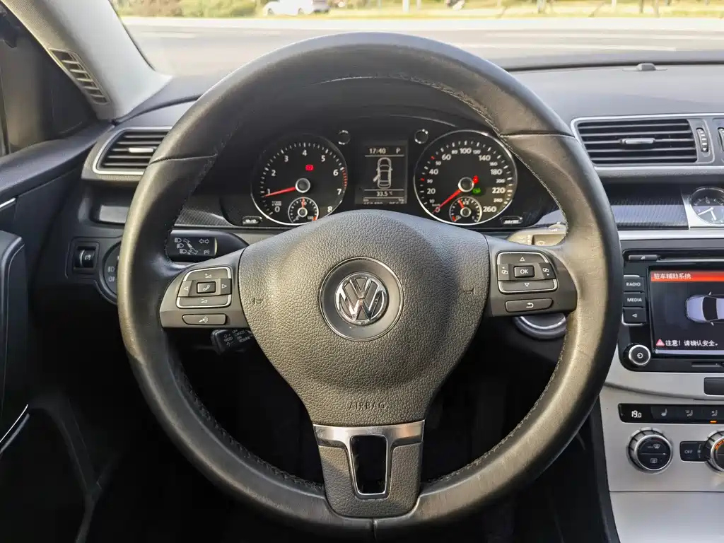VOLKSWAGEN MAGOTAN 2013