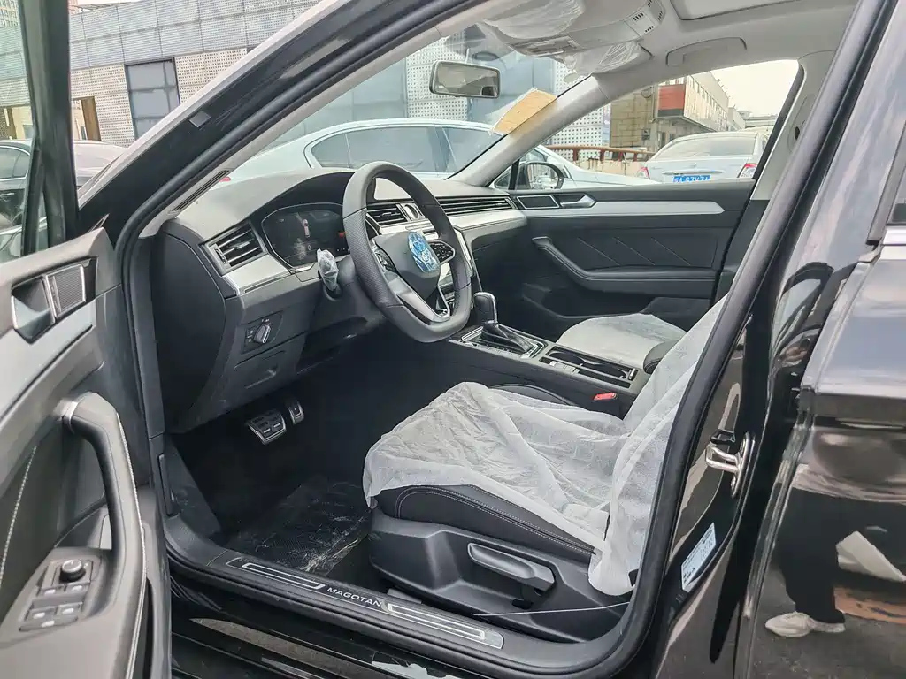 VOLKSWAGEN MAGOTAN 2025