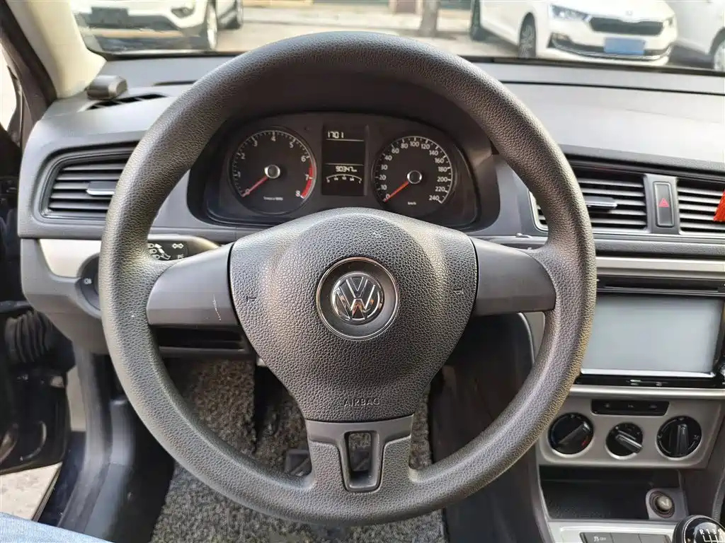VOLKSWAGEN LAVIDA 2013