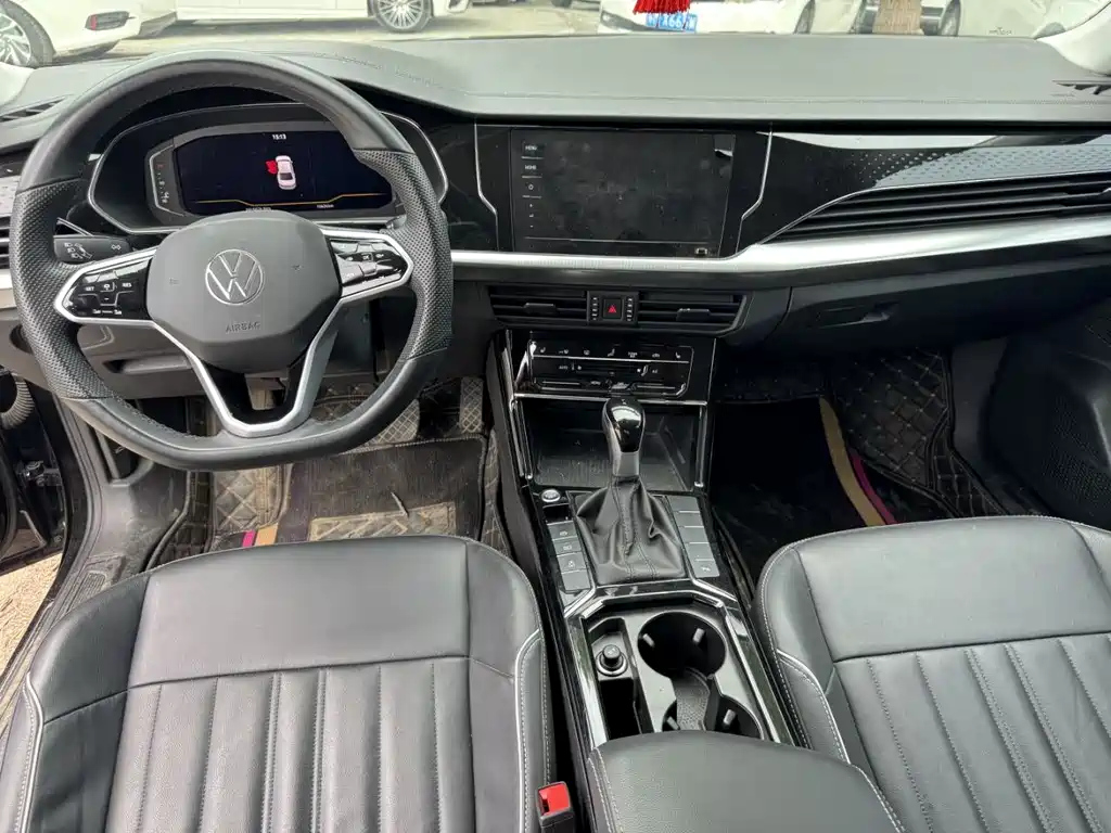 VOLKSWAGEN PASSAT 2023