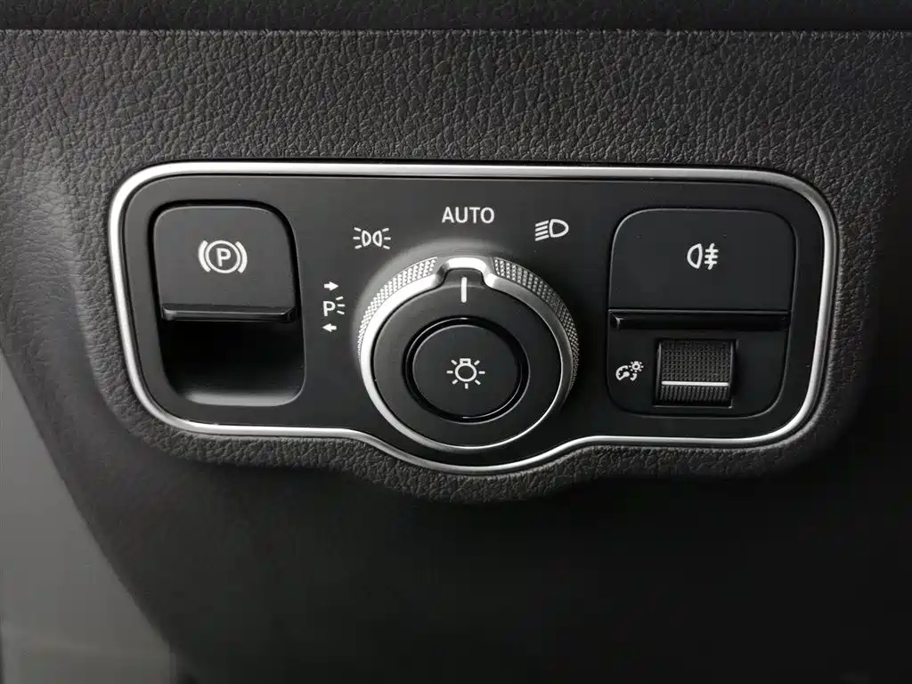 MERCEDES BENZ GLB 2023