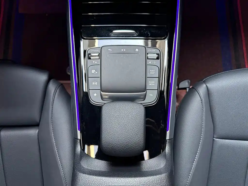 MERCEDES BENZ GLB 2024