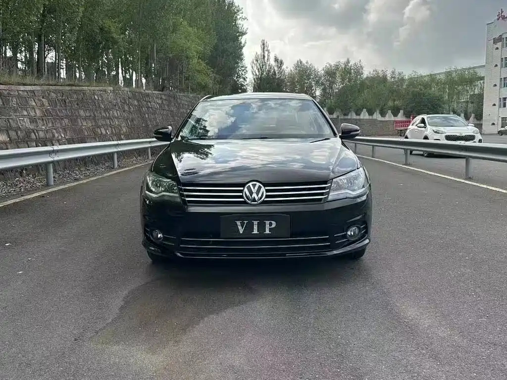 VOLKSWAGEN BORA 2015