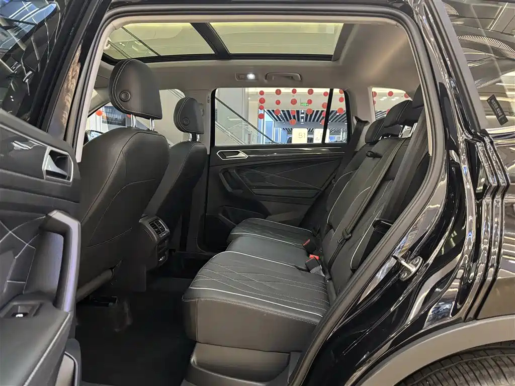 VOLKSWAGEN TIGUAN L 2024