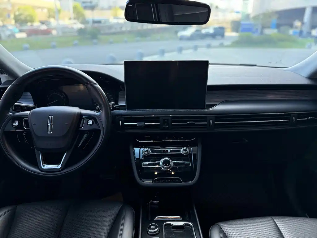 LINCOLN ADVENTURER 2021