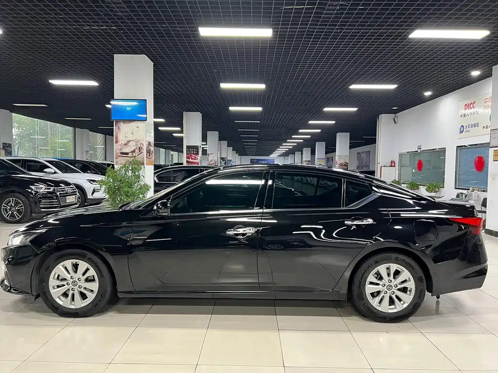 NISSAN TEANA 2020