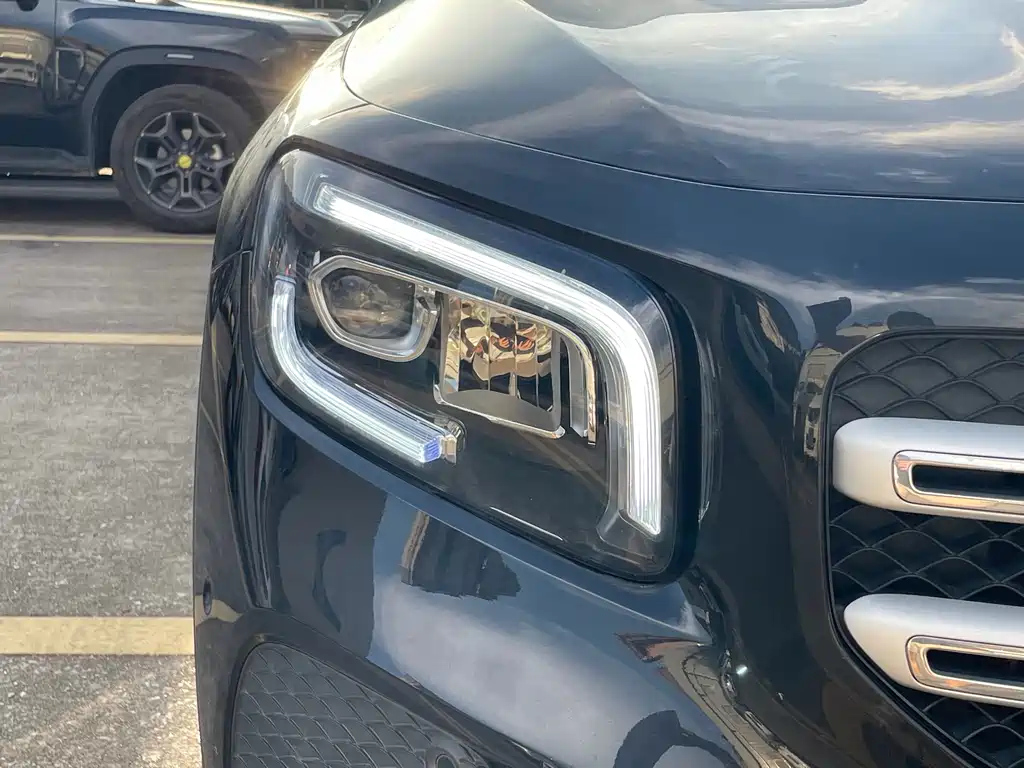 MERCEDES BENZ GLB 2023