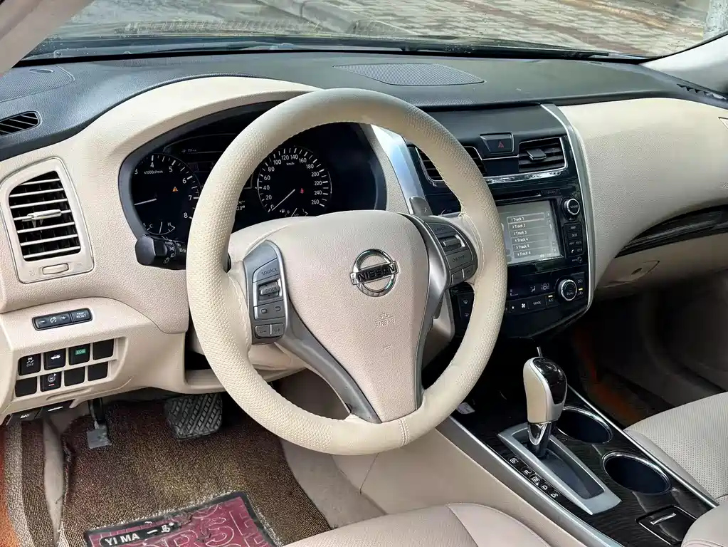 NISSAN TEANA 2013