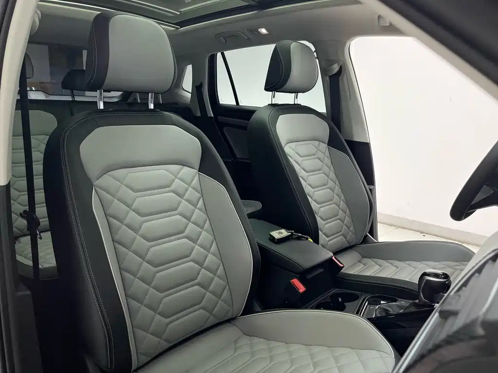 VOLKSWAGEN TAYRON 2025