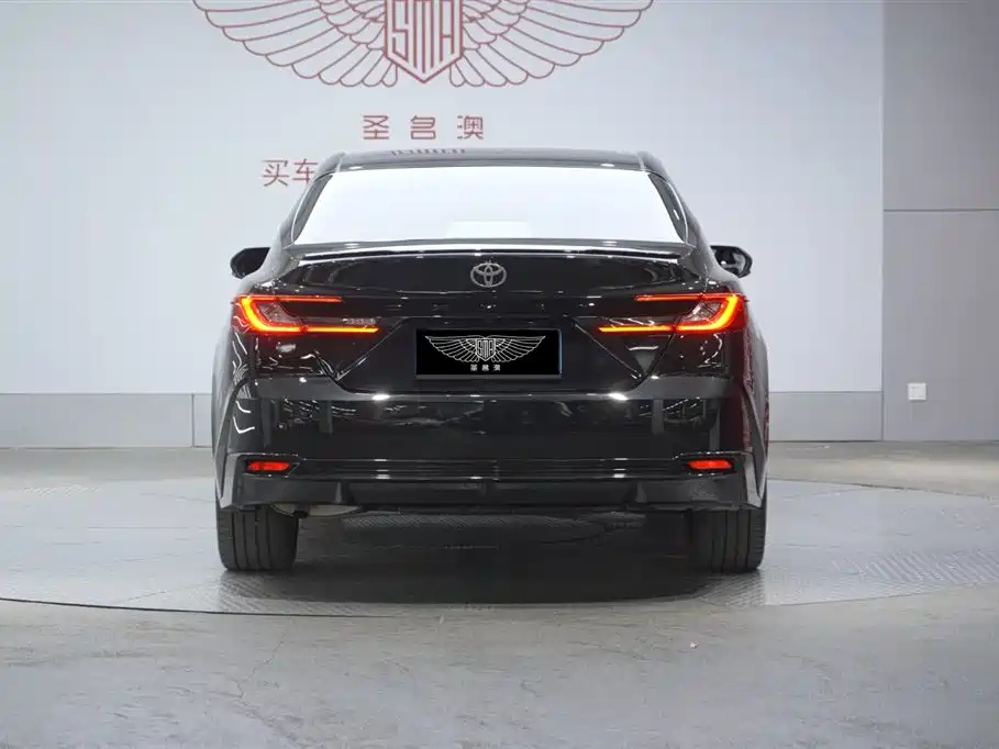 TOYOTA CAMRY 2025