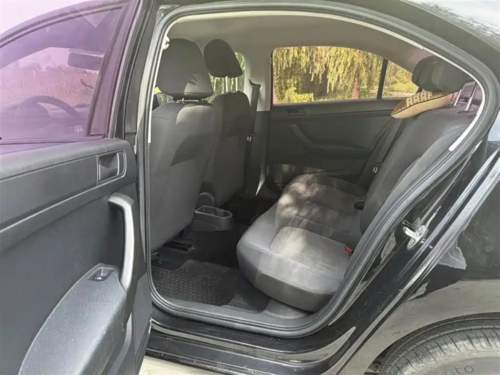 VOLKSWAGEN SANTANA 2018