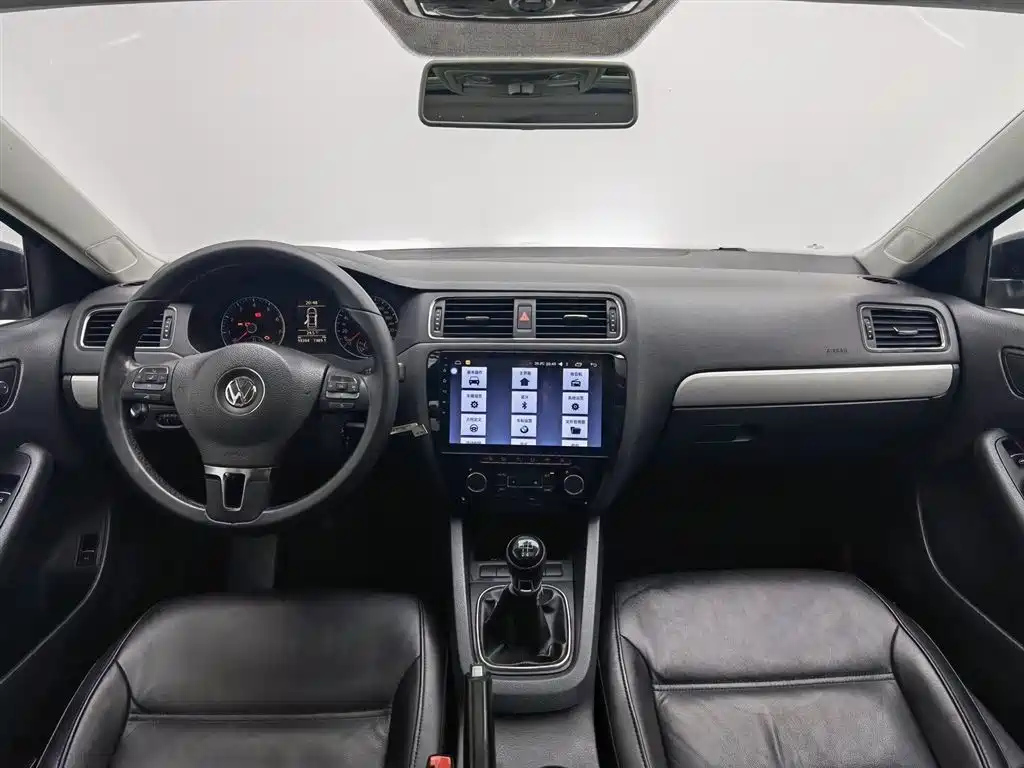 VOLKSWAGEN SAGITAR 2012