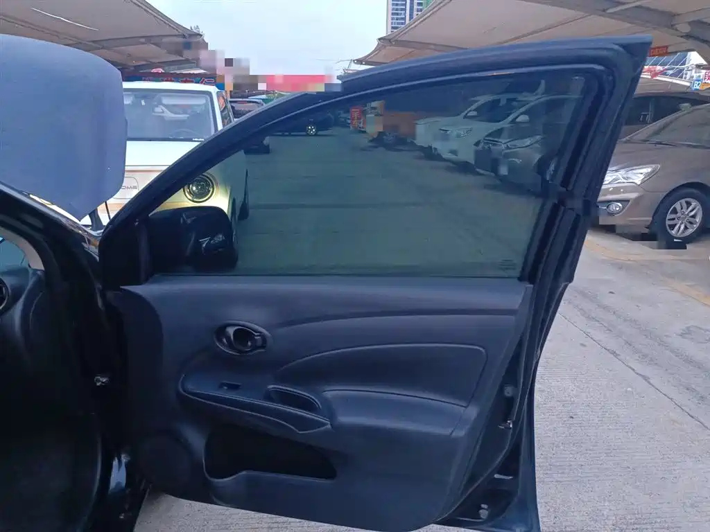 NISSAN SUNNY 2015