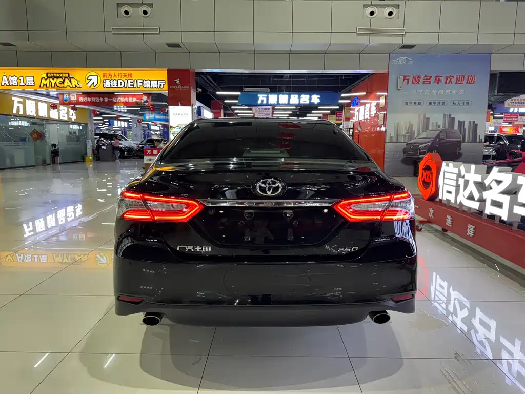 TOYOTA CAMRY 2019