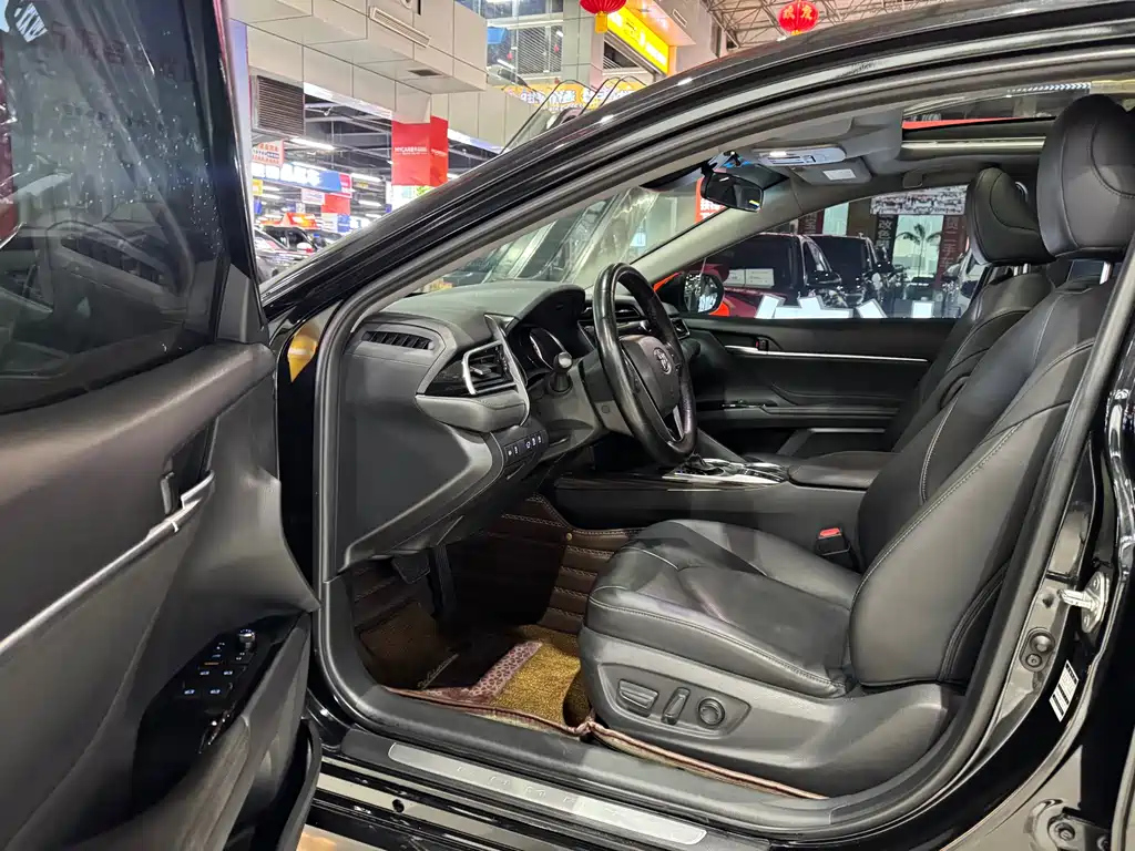 TOYOTA CAMRY 2019