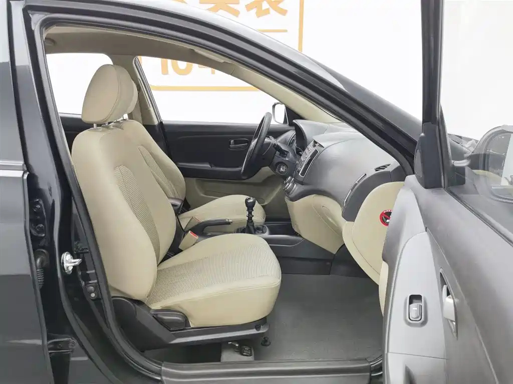 HYUNDAI CELESTA 2012