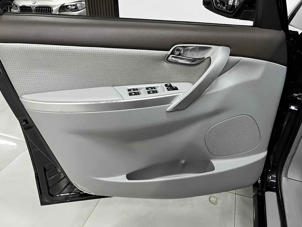 LUXGEN BIG 7 MPV 2016