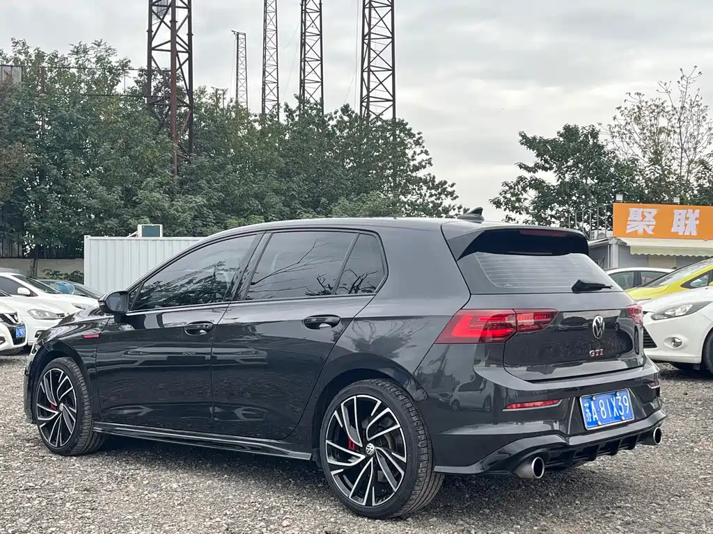 VOLKSWAGEN GOLF GTI 2021