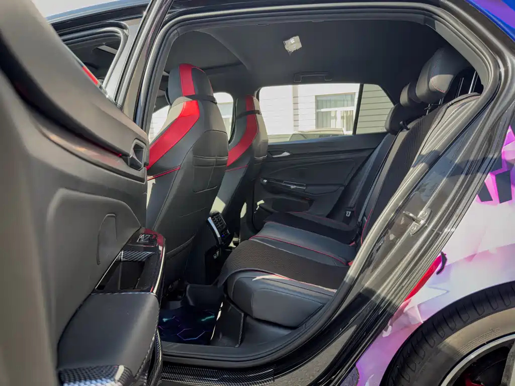 VOLKSWAGEN GOLF GTI 2024