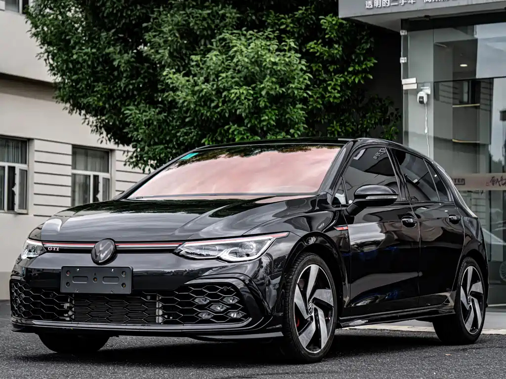 VOLKSWAGEN GOLF GTI 2024
