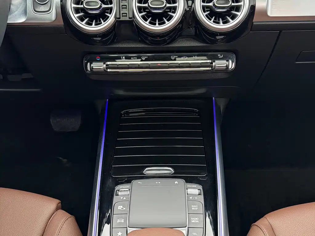 MERCEDES BENZ GLB 2023