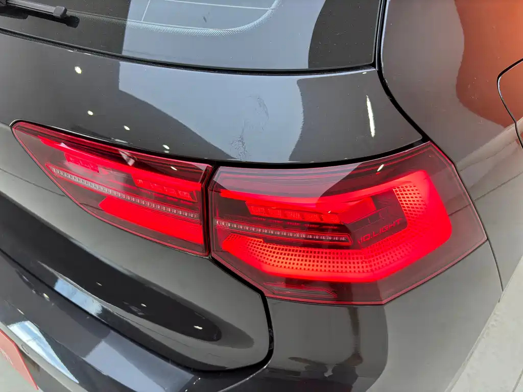 VOLKSWAGEN GOLF GTI 2021