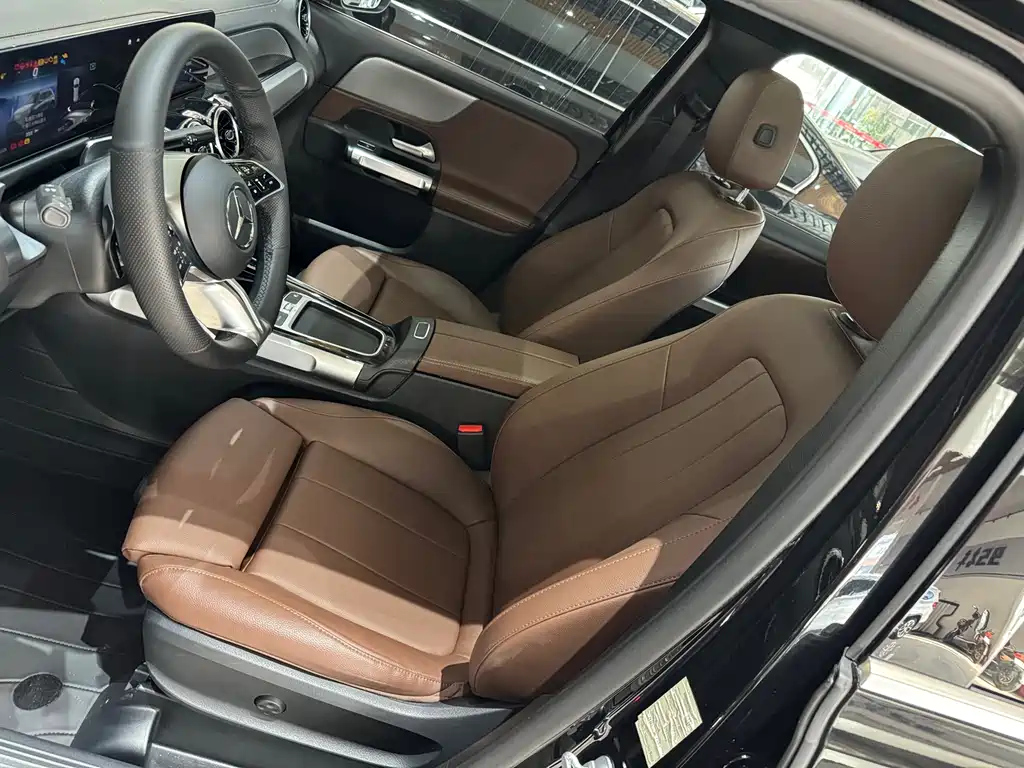 MERCEDES BENZ GLB 2023