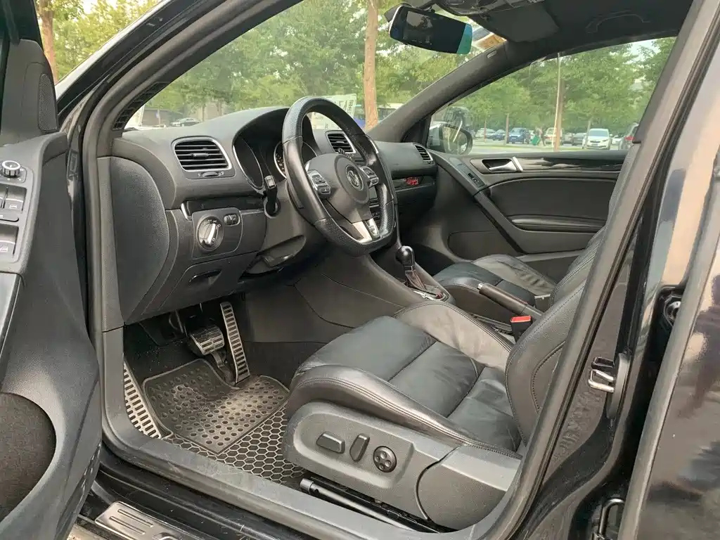 VOLKSWAGEN GOLF 2011