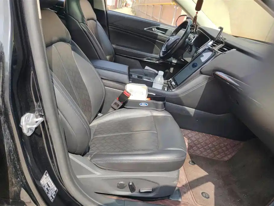 FORD TAURUS 2020