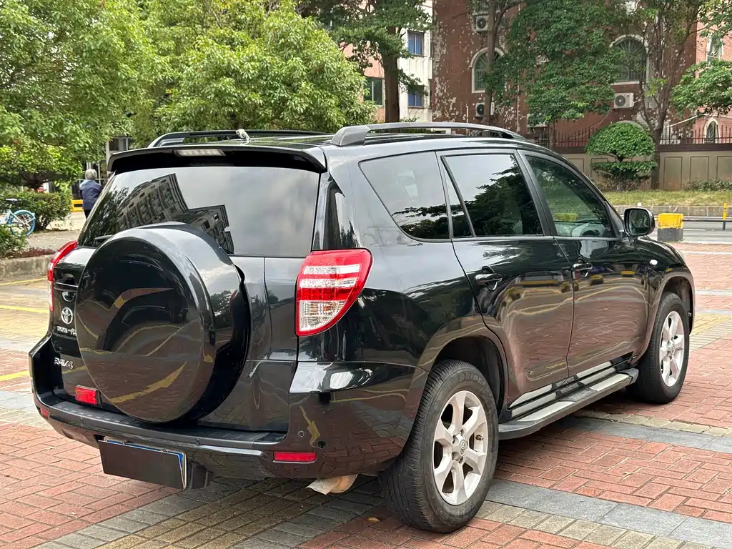 TOYOTA RAV4 RONGFANG 2011