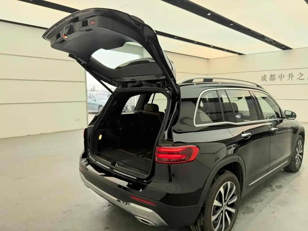 MERCEDES BENZ GLB 2025