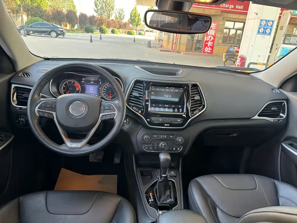 JEEP CHEROKEE 2020