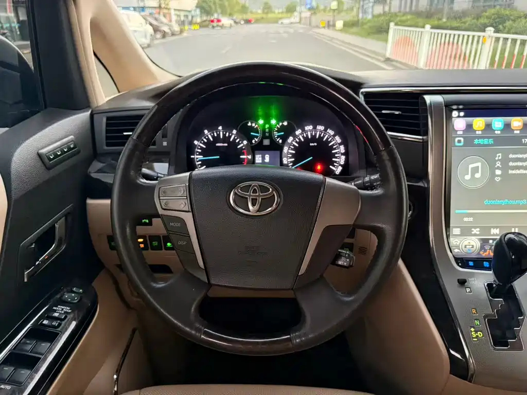 TOYOTA ALPHARD 2015